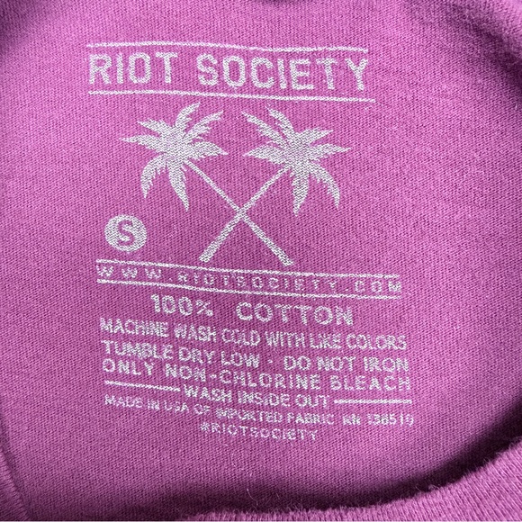 Riot Society Burgundy Tee with Skull Art - Picture 5 of 5